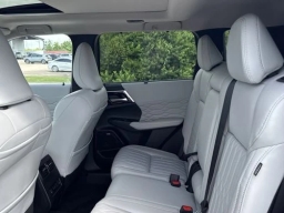 Mitsubishi Outlander SEL FWD 2025