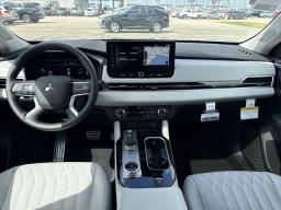 Mitsubishi Outlander SEL FWD 2025