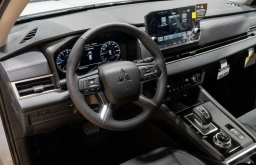 Mitsubishi Outlander Plug-In Hybrid SE S-AWC 2025