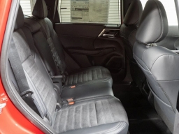 Mitsubishi Outlander Plug-In Hybrid SE S-AWC 2025