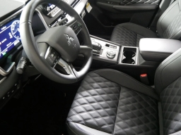 Mitsubishi Outlander Plug-In Hybrid SEL S-AWC 2025