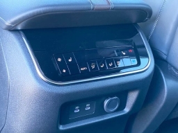 Nissan Armada Platinum Reserve 4x4 2026