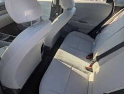 Hyundai Kona SE FWD 2026