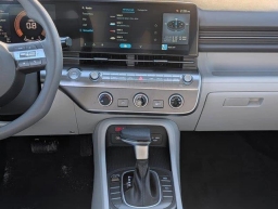 Hyundai Kona SE FWD 2026