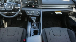 Hyundai Elantra SE IVT 2026