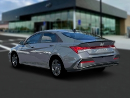 Hyundai Elantra Hybrid SEL Sport Sedan 2026