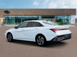 Hyundai Elantra Hybrid Limited Sedan 2026
