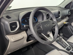 Hyundai Venue SEL FWD 2026