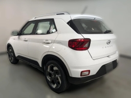 Hyundai Venue SEL FWD 2026