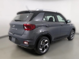 Hyundai Venue SEL FWD w/Two-Tone Roof 2026