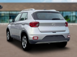 Hyundai Venue SEL FWD 2026