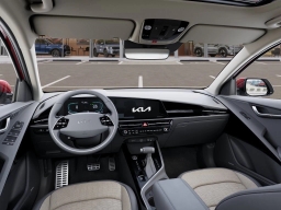 Kia Niro SX Touring FWD 2026