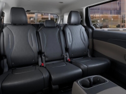 Kia Carnival Hybrid LXS FWD 2026