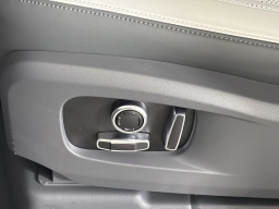 Land Rover Defender X-Dynamic SE 130 P400 2025