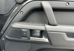 Land Rover Defender X-Dynamic SE 130 P400 2025