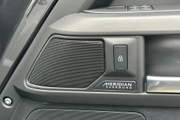 Land Rover Defender X-Dynamic SE 130 P400 2025