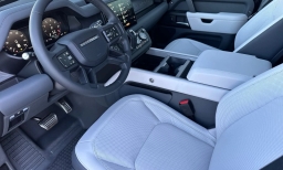 Land Rover Defender V8 130 P500 2025