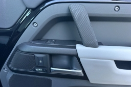 Land Rover Defender V8 130 P500 2025