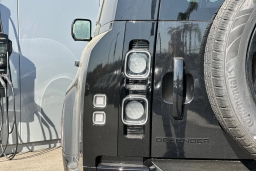 Land Rover Defender V8 130 P500 2025
