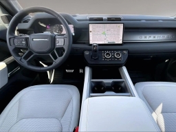Land Rover Defender V8 130 P500 2025