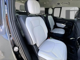 Land Rover Defender V8 130 P500 2025