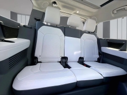 Land Rover Defender V8 130 P500 2025