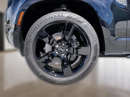 Land Rover Defender V8 130 P500 2025