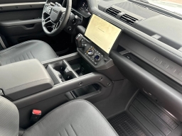 Land Rover Defender OCTA 110 P635 2026