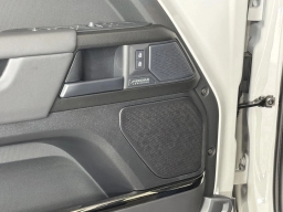 Land Rover Defender OCTA 110 P635 2026