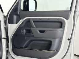 Land Rover Defender OCTA 110 P635 2026