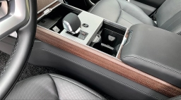 Land Rover Range Rover SE P400 LWB 7 Seat 2026