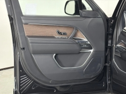 Land Rover Range Rover SE P400 LWB 7 Seat 2026