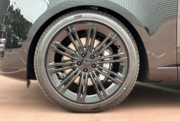 Land Rover Range Rover SE P400 LWB 7 Seat 2026