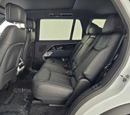 Land Rover Range Rover SE P400 LWB 7 Seat 2026