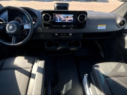 Mercedes-Benz Sprinter Crew Van Standard Roof 4-Cyl Diesel 2500 Standard Roof I4 Diesel 144" RWD 2026