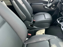 Mercedes-Benz Sprinter Crew Van Standard Roof 4-Cyl Diesel 2500 Standard Roof I4 Diesel 144" RWD 2026