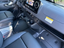 Mercedes-Benz Sprinter Crew Van Standard Roof 4-Cyl Diesel HO 2500 Standard Roof I4 Diesel HO 144" RWD 2026