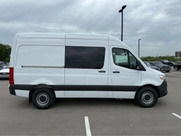 Mercedes-Benz Sprinter Crew Van Standard Roof 4-Cyl Diesel HO 2500 Standard Roof I4 Diesel HO 144" RWD 2025