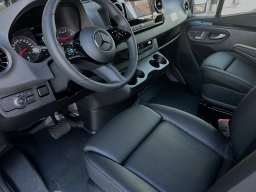 Mercedes-Benz Sprinter Crew Van Standard Roof 4-Cyl Diesel HO 2500 Standard Roof I4 Diesel HO 144" RWD 2025