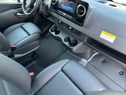 Mercedes-Benz Sprinter Crew Van Standard Roof 4-Cyl Diesel HO 2500 Standard Roof I4 Diesel HO 144" AWD 2025