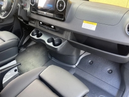 Mercedes-Benz Sprinter Cargo Van Standard Roof 4-Cyl Diesel 2500 Standard Roof I4 Diesel 144" RWD 2025