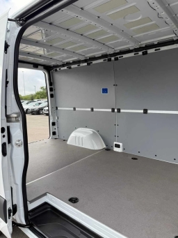 Mercedes-Benz Sprinter Cargo Van Standard Roof 4-Cyl Diesel 2500 Standard Roof I4 Diesel 144" RWD 2025