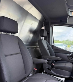 Mercedes-Benz Sprinter Cargo Van Standard Roof 4-Cyl Diesel 2500 Standard Roof I4 Diesel 144" RWD 2025
