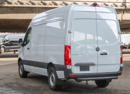 Mercedes-Benz Sprinter Cargo Van Standard Roof 4-Cyl Diesel 2500 Standard Roof I4 Diesel 144" RWD 2025