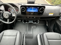 Mercedes-Benz Sprinter Crew Van Standard Roof 4-Cyl Diesel 2500 Standard Roof I4 Diesel 144" RWD 2026