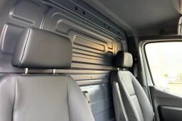 Mercedes-Benz Sprinter Crew Van Standard Roof 4-Cyl Diesel 2500 Standard Roof I4 Diesel 144" RWD 2026