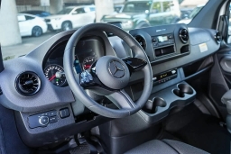 Mercedes-Benz Sprinter Crew Van High Roof 4-Cyl Diesel 2500 High Roof I4 Diesel 170" RWD 2026