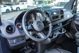 Mercedes-Benz Sprinter Crew Van High Roof 4-Cyl Diesel 2500 High Roof I4 Diesel 170" RWD 2026