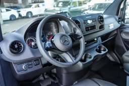 Mercedes-Benz Sprinter Crew Van High Roof 4-Cyl Diesel 2500 High Roof I4 Diesel 170" RWD 2026