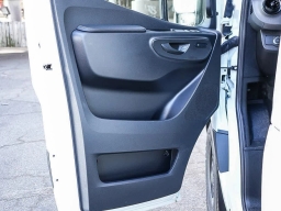 Mercedes-Benz Sprinter Crew Van High Roof 4-Cyl Diesel 2500 High Roof I4 Diesel 170" RWD 2026